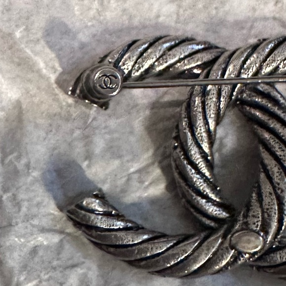 Brand new CHANEL Silver CC Brooch - Picture 8 of 8